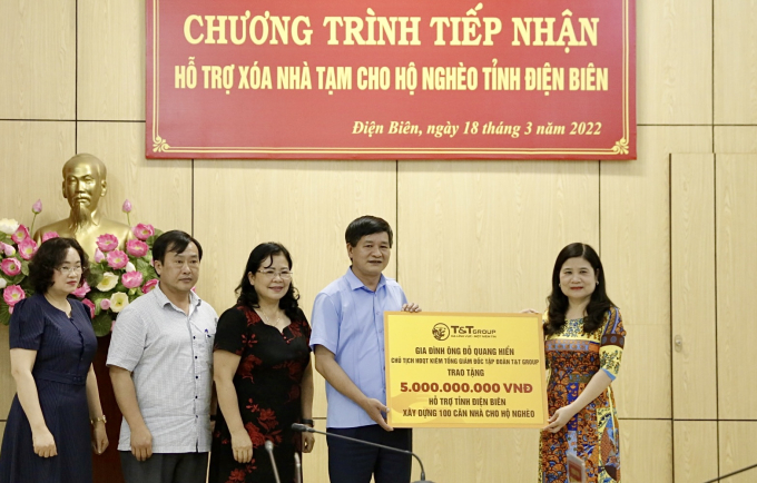 Gia đình ông Đỗ Quang Hiển, Chủ tịch HĐQT kiêm Tổng Giám đốc Tập đoàn T&amp;amp;T Group trao ủng hộ 5 tỷ đồng cho tỉnh Điện Biên