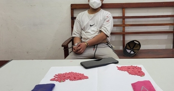 Điện Biên: Tóm gọn nam thanh niên giấu 400 viên ma tuý tổng hợp trong người đi bán