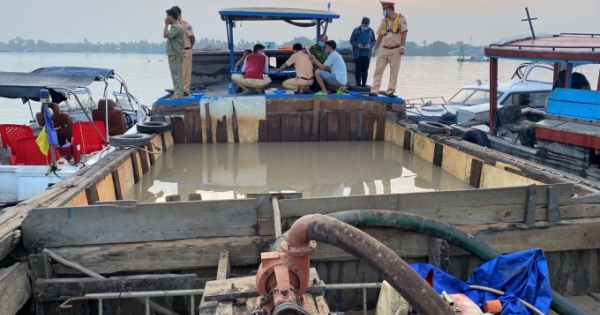 TP. HCM: Bắt giữ nhóm cát tặc trên sông Đồng Nai