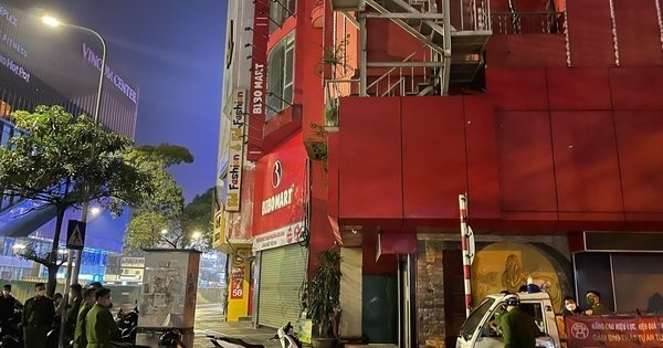 Quán karaoke hoạt động chui có dấu hiệu giữ người trái phép ở Hà Nội
