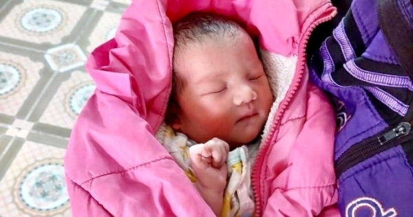 Hải Dương: Phát hiện bé gái sơ sinh bị bỏ rơi bên vệ đường