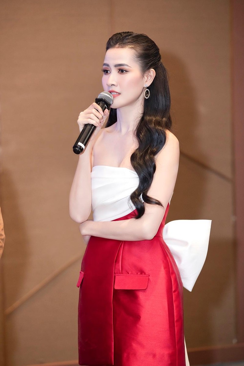 Phan Thị Mơ tiết lộ, cô được nghệ sĩ Thanh Hằng hỗ trợ nhiều về kỹ năng diễn xuất.