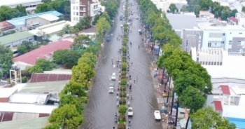 Cần Thơ: Cơn mưa trái mùa khiến nhiều tuyến đường nội ô bị ngập