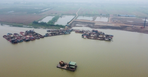 Công an tỉnh Hà Nam xử lý nghiêm 14 tàu hút cát trái phép