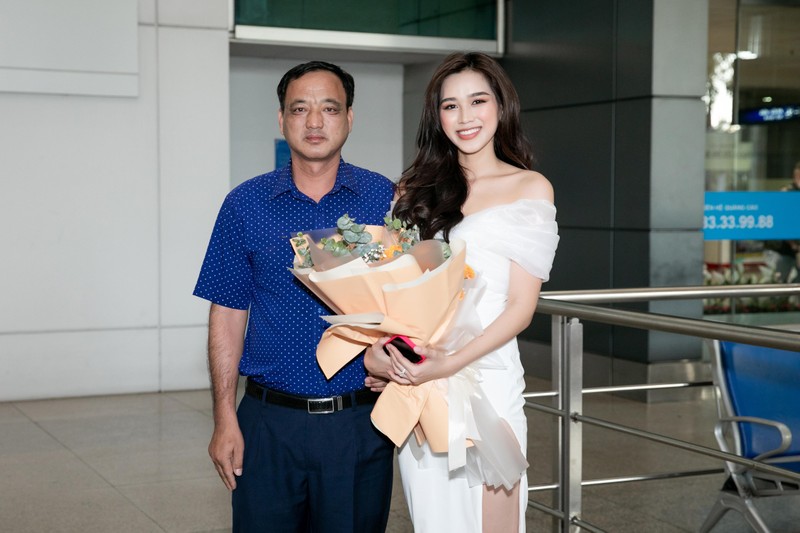 Cô được bố ra sân bay đón sau khi đạt thành tích top 13 tại Miss World 2021.