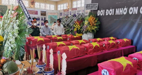 Lãnh đạo tỉnh Đồng Nai dâng hương viếng hài cốt các liệt sĩ đặc công Rừng Sác