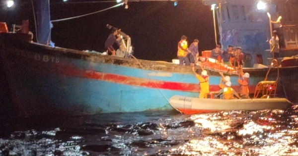Cấp cứu kịp thời thuyền viên gặp tai nạn lao động nghiêm trọng trên biển