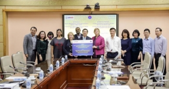 Việt Nam nhận hỗ trợ vật tư y tế Covid-19 trị giá 1 triệu USD