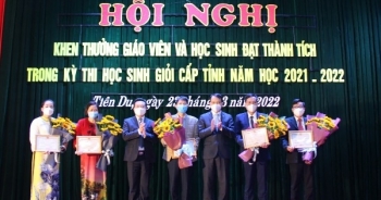 Huyện Tiên Du khen thưởng học sinh giỏi cấp tỉnh có thành tích cao trong năm học 2021-2022