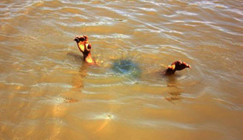 3 chị em ruột đuối nước thương tâm dưới hồ Ea Đông