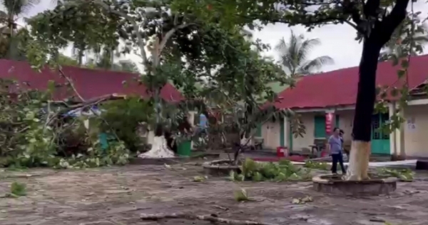 Mưa lớn kèm lốc xoáy gây thiệt hại trên diện rộng ở Đồng Nai