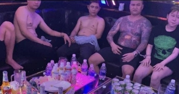 Phú Thọ: Bắt quả tang nhóm nam, nữ thanh niên sử dụng ma tuý trong quán karaoke