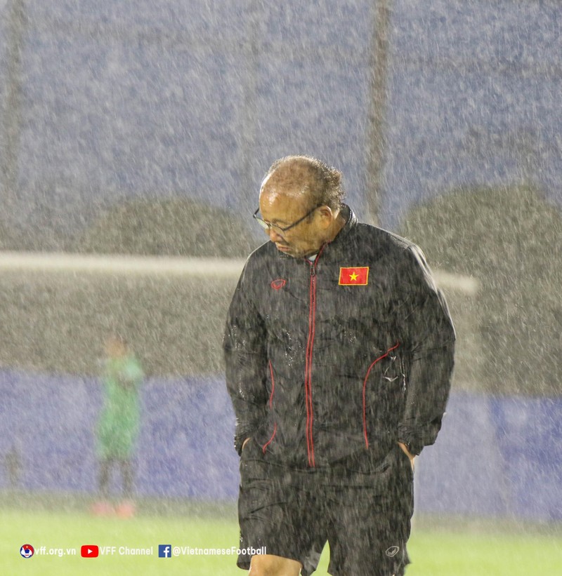 Thầy Park và các học trò đã có những ngày khó khăn tại Nhật Bản, nhưng đội tuyển đã mang về một trận hòa 1-1 đầy cảm xúc.