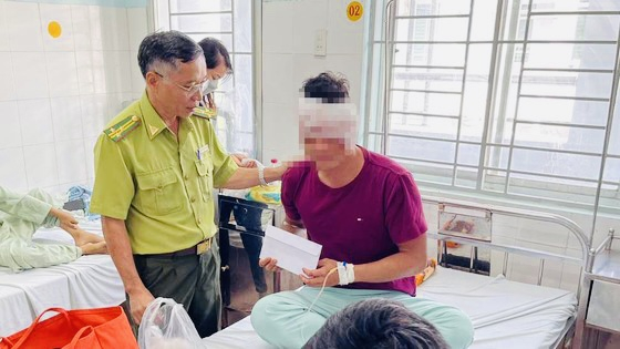 Chi cục kiểm lâm tỉnh Đồng Nai đến thăm hỏi và động viên kiểm lâm bị tấn công.