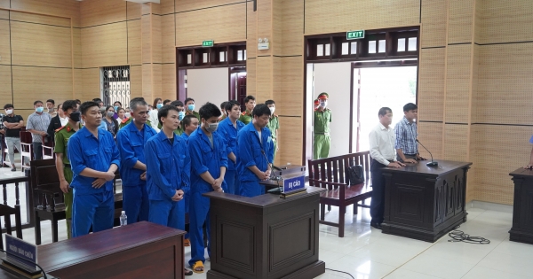 Tây Ninh: 7 đối tượng buôn lậu đường cát và gỗ quy mô lớn lĩnh án 55 năm tù
