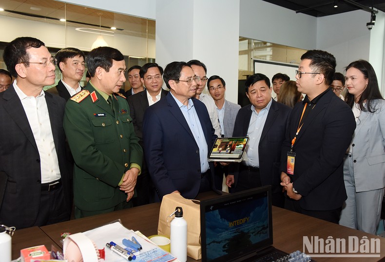 [Ảnh] Thủ tướng Phạm Minh Ch&iacute;nh thăm Trung t&acirc;m Đổi mới s&aacute;ng tạo Quốc gia ảnh 4