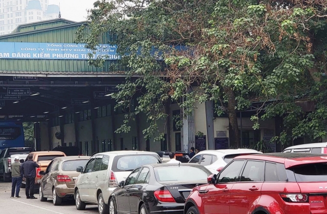 Phó Thủ tướng Trần Hồng Hà chỉ đạo giải quyết tình trạng ùn tắc đăng kiểm