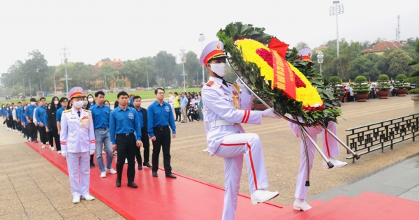 Tuổi trẻ Bộ Tư pháp tổ chức Lễ báo công tại Lăng Chủ tịch Hồ Chí Minh