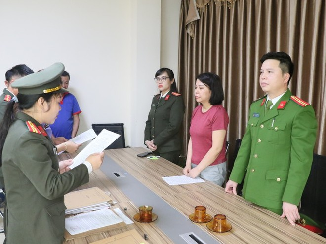 Cơ quan CSĐT Công an tỉnh Hà Tĩnh thi hành lệnh bắt bị can để tạm giam đối với Nguyễn Thanh Thủy.
