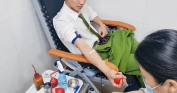 Chiến sĩ Cảnh sát PCCC hiến máu giúp sản phụ qua cơn nguy kịch