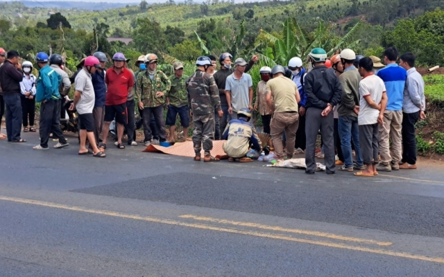 Đắk Lắk: Va chạm với xe tải, 1 học sinh tử vong thương tâm