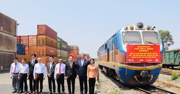 Chuyến tàu hỏa chở hàng đầu tiên của Trung Quốc đến Đồng Nai