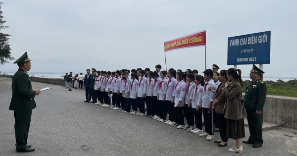 Quảng Ninh: "Tiết học biên cương" thu hút đông đảo học sinh và giáo viên tham gia
