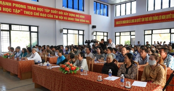 Bí thư tỉnh Đồng Nai Nguyễn Hồng Lĩnh đối thoại với dân về dự án sân bay Long Thành
