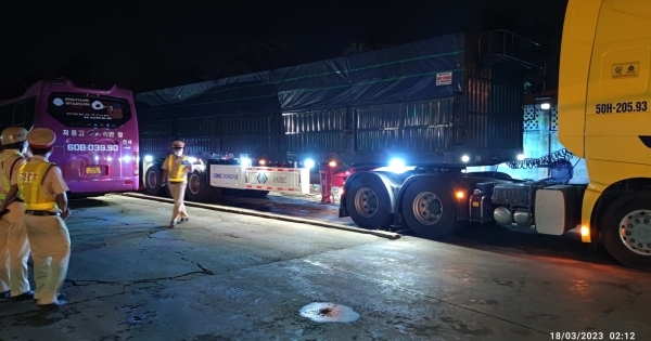 Đồng Nai: Bắt xe tải chở hơn 60 tấn đất sét lậu trong đêm