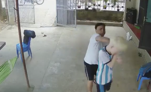 Hà Nội: Xác minh clip người đàn ông đánh đập, tát liên tiếp vào mặt bé trai