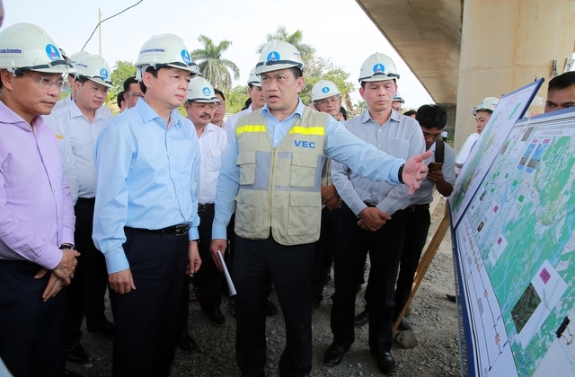 Phó Thủ tướng Trần Hồng Hà chỉ đạo “nóng” khi kiểm tra Dự án cao tốc Bến Lức - Long Thành