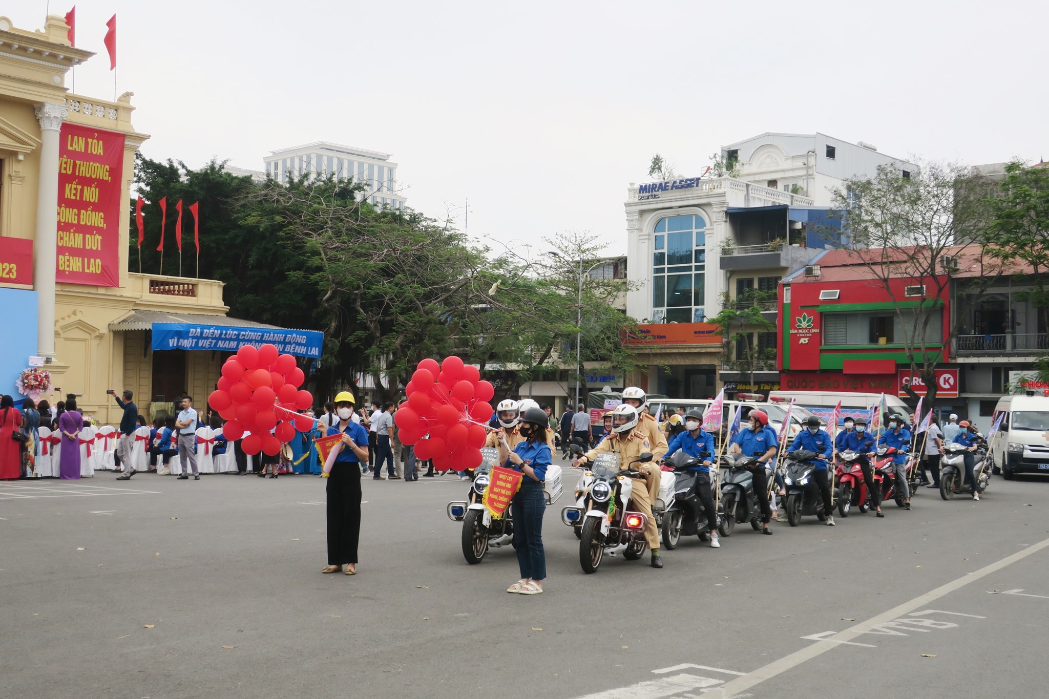 Các đơn vị tham gia diễu hành tại lễ Mít tinh