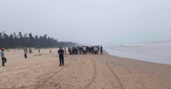 Hà Tĩnh: Hai học sinh đuối nước, một em mất tích khi đi tắm biển