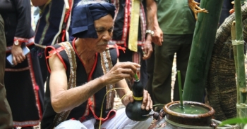 Rộn ràng nghi lễ cúng rừng của người Jrai