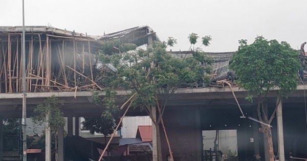 Sập giàn giáo công trình tại Hưng Yên, người dân hoảng hốt