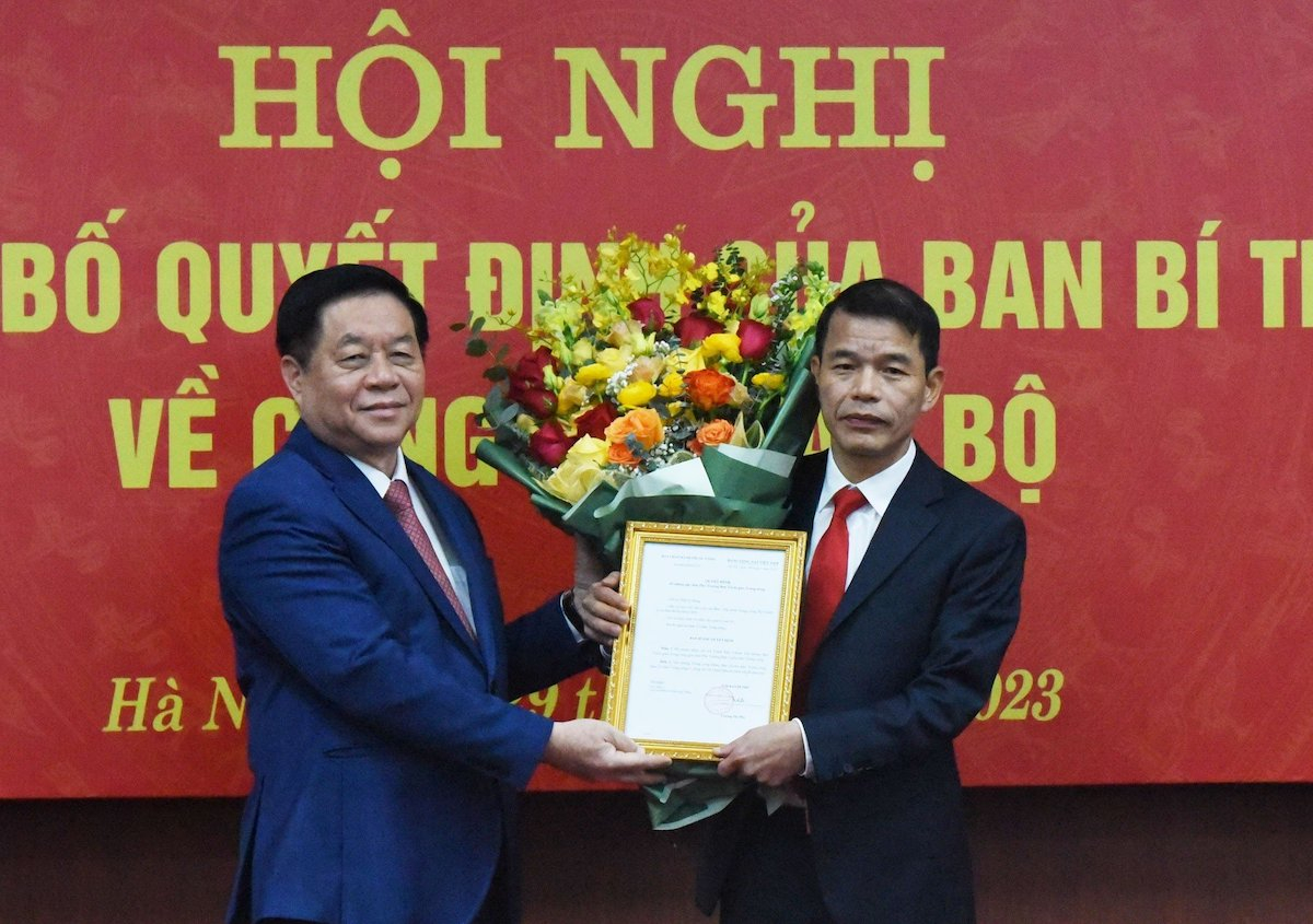 Ông Vũ Thanh Mai (phải) được Ban Bí thư bổ nhiệm Phó Trưởng Ban Tuyên giáo Trung ương.