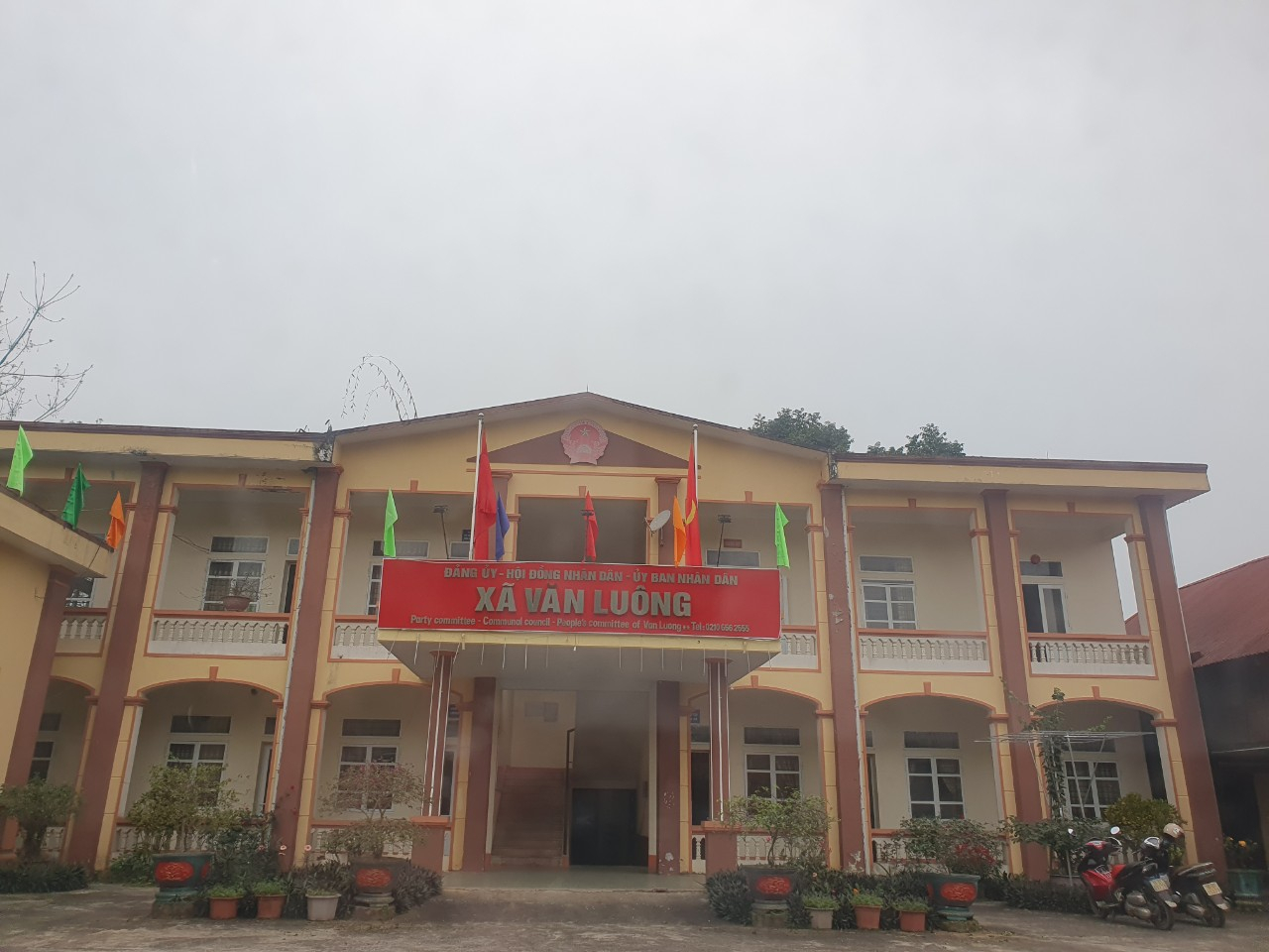 Trụ sở UBND xã Văn Luông.