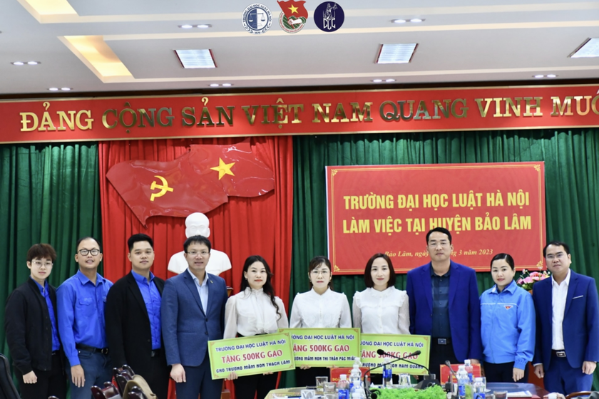 Trường Đại học Luật H&agrave; Nội: H&agrave;nh tr&igrave;nh mang m&agrave;u &aacute;o xanh thanh ni&ecirc;n đến những nơi c&ograve;n nhiều kh&oacute; khăn ảnh 4