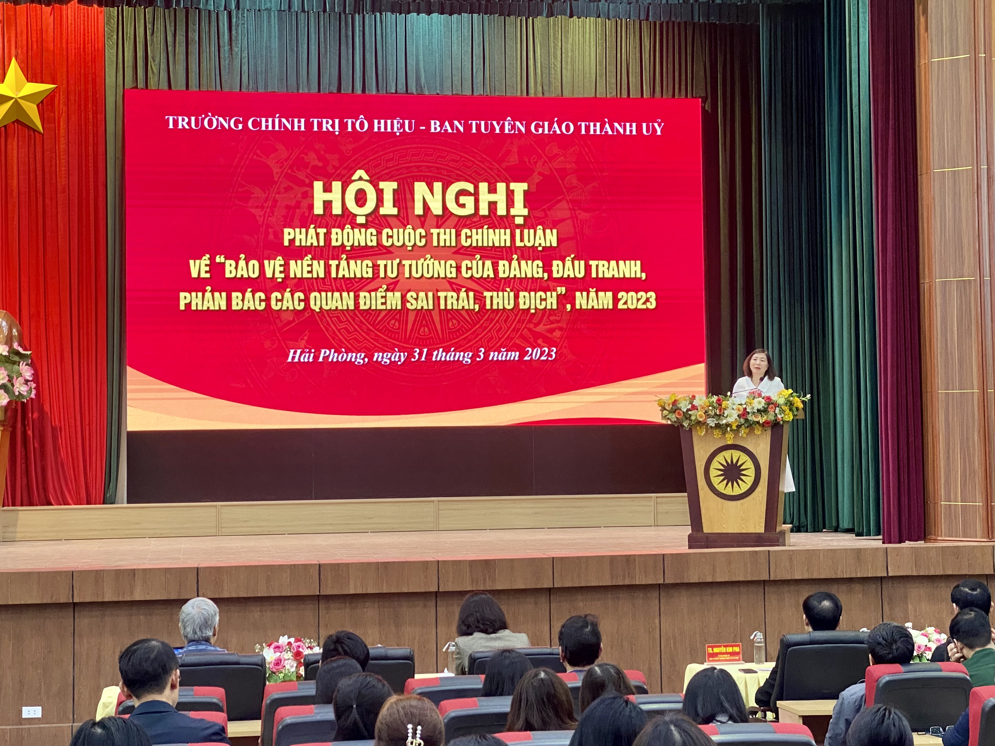 Trưởng ban Tuyên giáo Thành ủy Đào Khánh Hà phát biểu khai mạc cuộc thi chính luận 2023