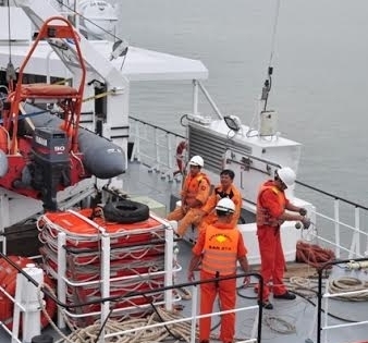 Đà Nẵng: Cứu 6 ngư dân gặp nạn ở vùng biển Hoàng Sa