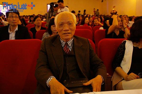 Thầy Đ&agrave;o Hữu Thi (75 tuổi) - Nguy&ecirc;n chủ nhiệm khoa nhạc Đại Học Văn H&oacute;a H&agrave; Nội.