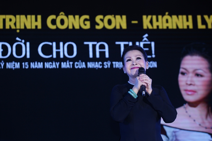 Kh&aacute;nh Ly hết m&igrave;nh trong