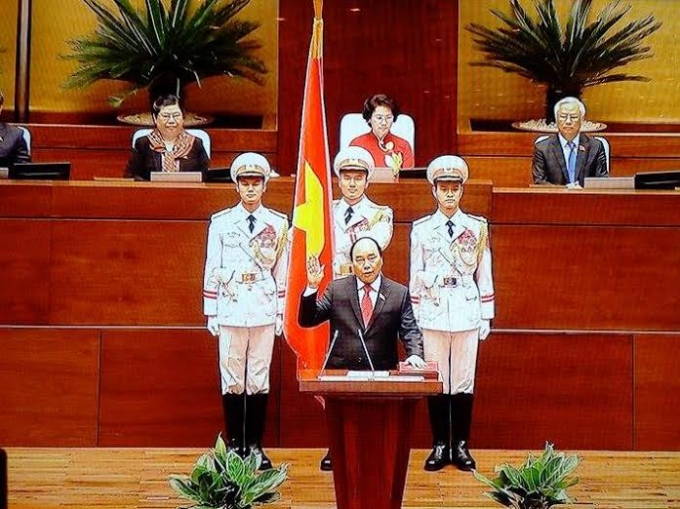 T&acirc;n thủ tướng Nguyễn Xu&acirc;n Ph&uacute;c tuy&ecirc;n thệ trước Quốc hội.