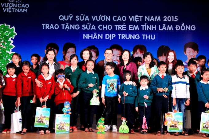 Quỹ sữa&nbsp;Vươn cao Việt Nam&nbsp;của Vinamilk&nbsp;đ&atilde; đem đến cho hơn 333.000 trẻ em kh&oacute; khăn tại Việt Nam trong gần 8 năm hoạt động gần 26 triệu ly sữa (tương đương khoảng 94 tỷ đồng).