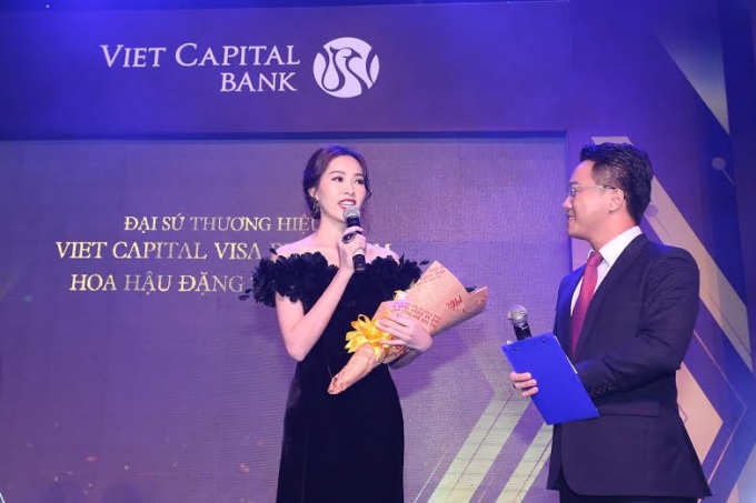 Hoa Hậu Việt Nam 2012 Đặng Thu Thảo, Đại sứ thương hiệu của d&ograve;ng thẻ Viet Capital Visa Platinum.