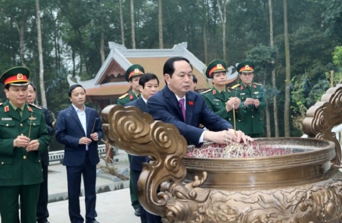 Chủ tịch nước Trần Đại Quang thăm v&agrave; d&acirc;ng hương tưởng niệm Chủ tịch Hồ Ch&iacute; Minh tại khu di t&iacute;ch K9 - Ảnh: TTXVN.