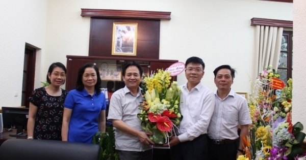 Đảng ủy, BBT Báo PLVN chúc mừng tân Bộ trưởng Bộ Tư pháp Lê Thành Long