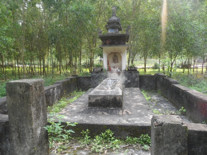 Khu mộ của &ocirc;ng Nguyễn Trung Ngang được tu sửa năm 1991.