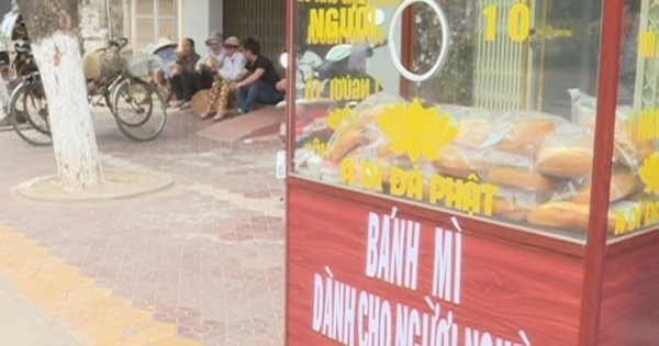 Xe bánh mỳ từ thiện chan chứa tình người tại Quảng Ngãi