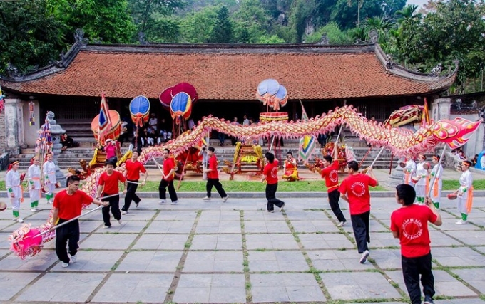 Biểu diễn nghệ thuật trong giờ khắc khai hội Ch&ugrave;a Thầy.&nbsp;(Ảnh: Nguyễn Th&aacute;i Sơn)